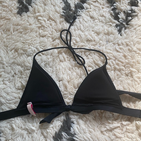 Victoria’s Secret push-up bikini top - Picture 2 of 2